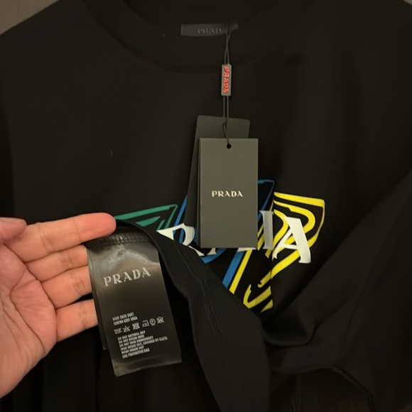 Prada Logo Luxury T-Shirt Size/XL - Picture 8 of 8